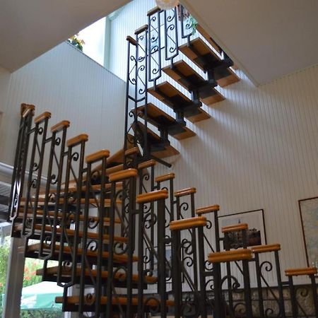 Muskatli Panzio Bed & Breakfast เยอร์ ภายนอก รูปภาพ