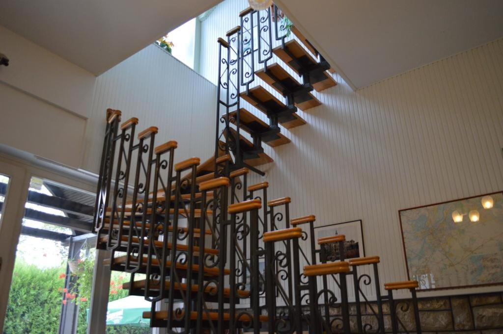 Muskatli Panzio Bed & Breakfast เยอร์ ภายนอก รูปภาพ