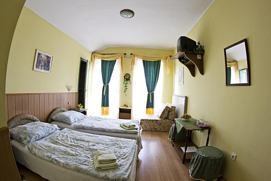 Muskatli Panzio Bed & Breakfast เยอร์ ห้อง รูปภาพ