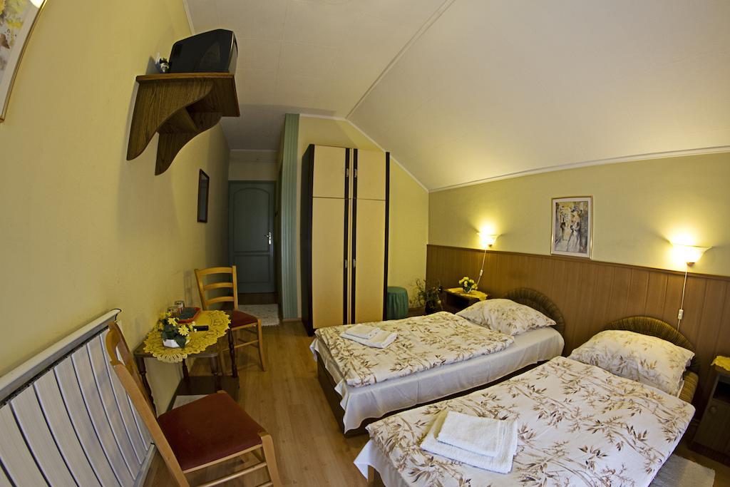 Muskatli Panzio Bed & Breakfast เยอร์ ห้อง รูปภาพ