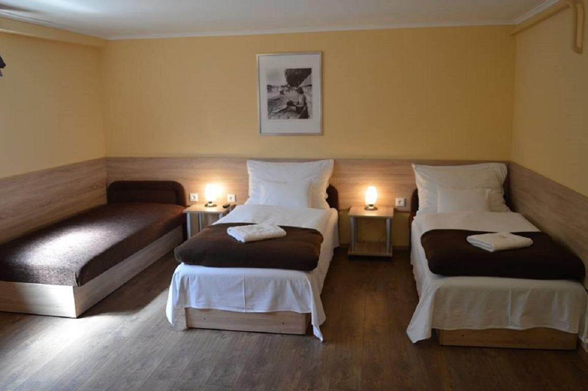 Muskatli Panzio Bed & Breakfast เยอร์ ภายนอก รูปภาพ